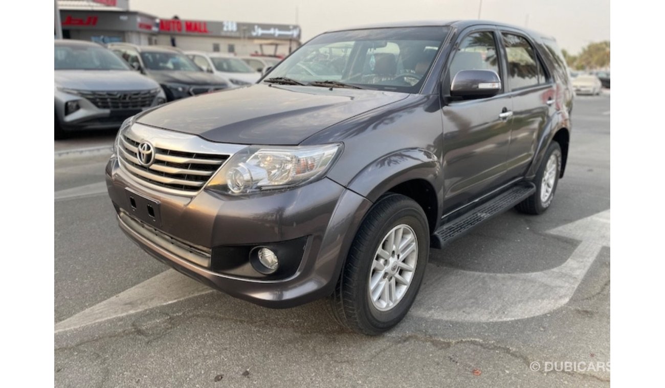 Toyota Fortuner Toyota fortuner EXR 2014 V4 2.7 left hand drive