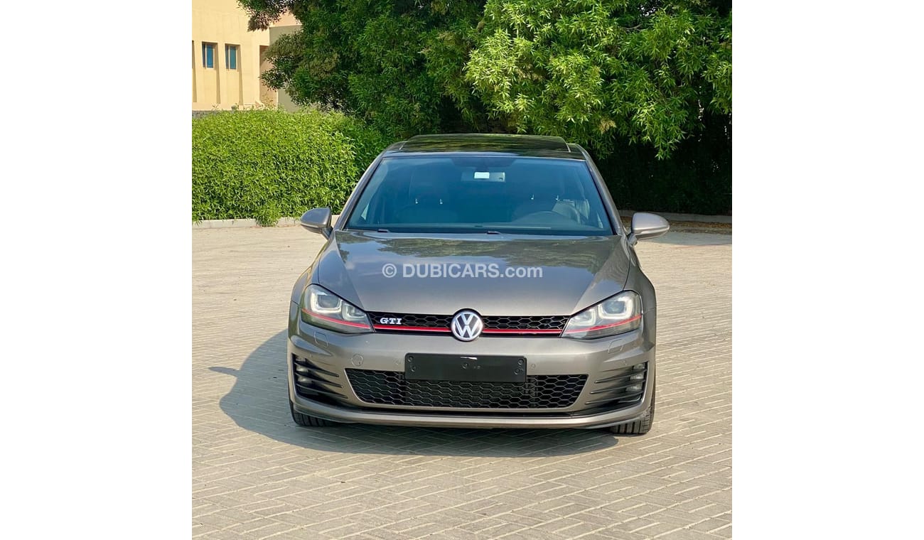 فولكس واجن جولف GTI Good condition car GCC spec