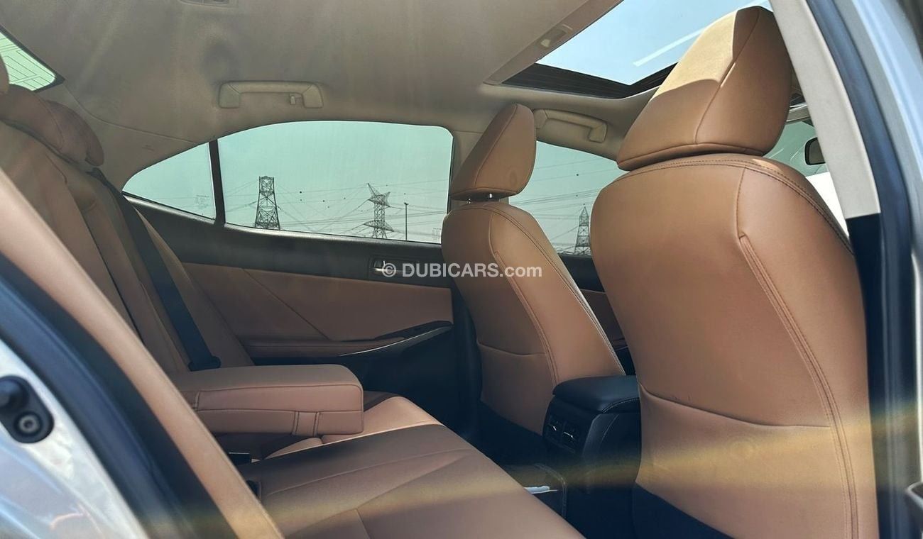 لكزس IS 300 Elegant 2.0L Premier 2019 Full Service History GCC