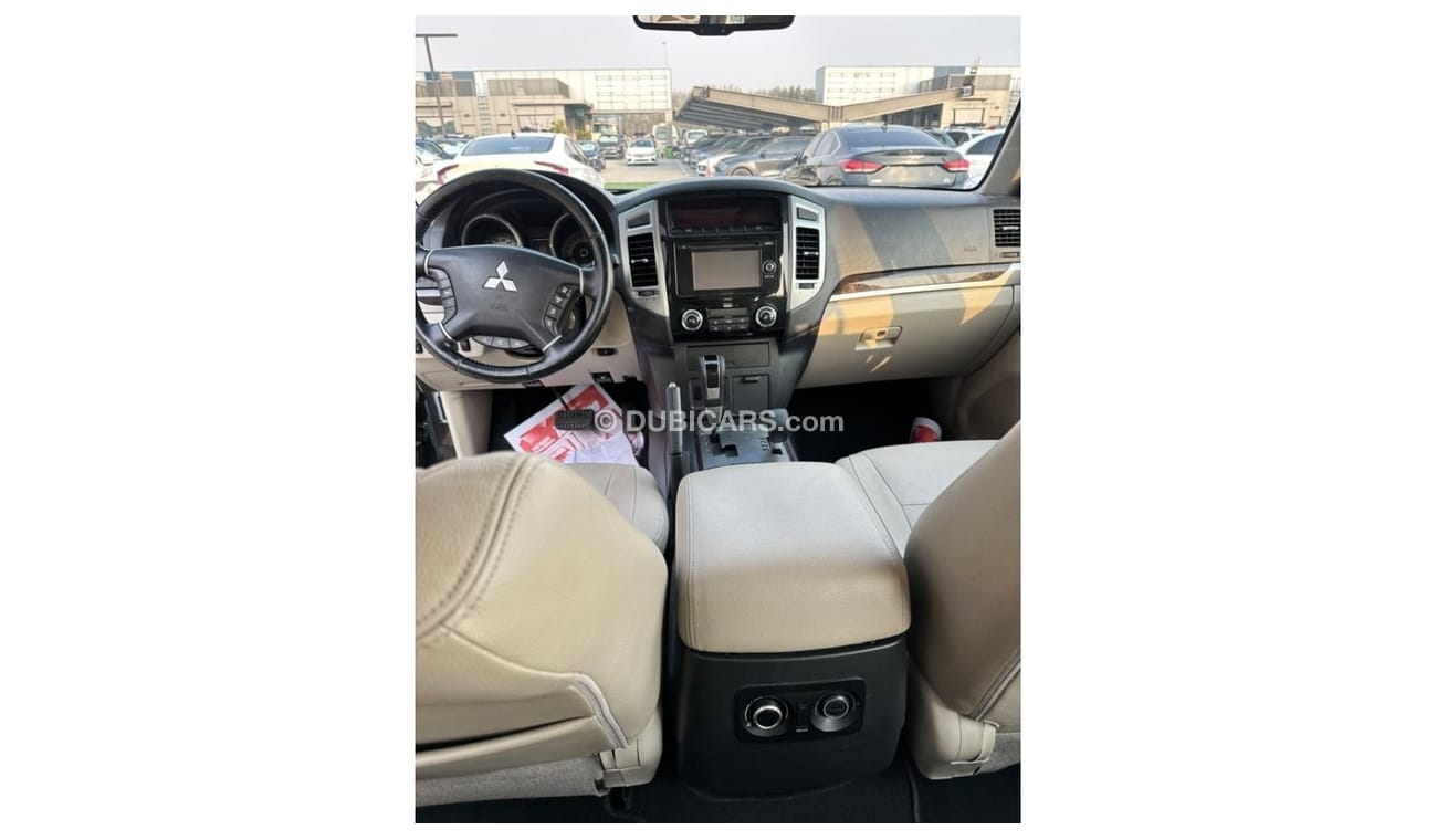 Mitsubishi Pajero GLS Highline خليجي خاليه من الحوادث