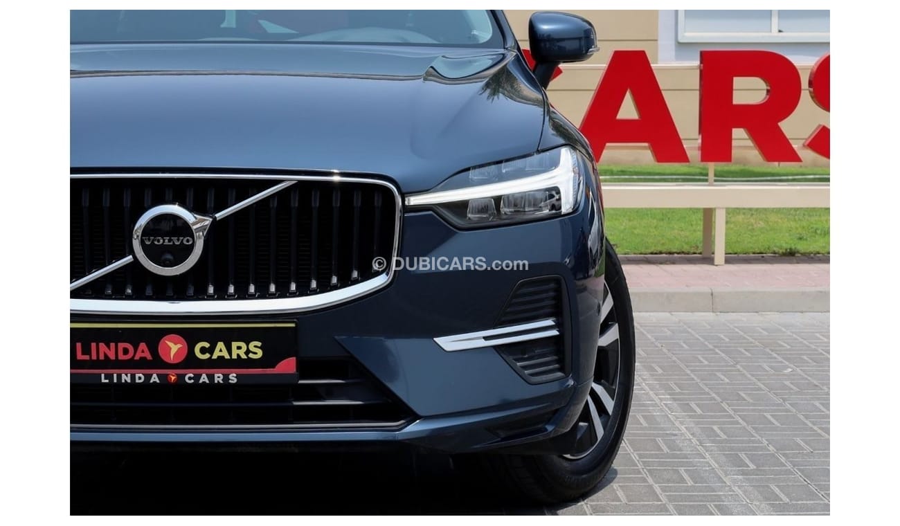 فولفو XC 60 Volvo XC60 B5 Momentum 2022 GCC under Agency Warranty and Service Contact with Flexible Down-Payment