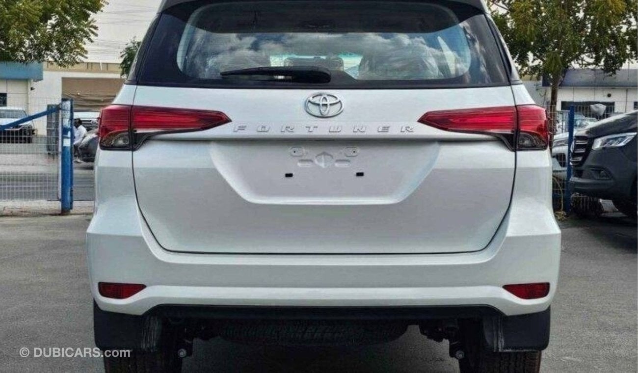 تويوتا فورتونر Toyota Fortuner  SR5 2.7L petrol Full Option 4x4 2024