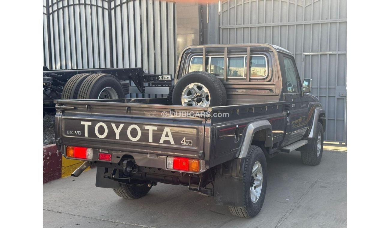 Toyota Land Cruiser Pick Up 4.0L V6 ( Beige, grey & silver color available )