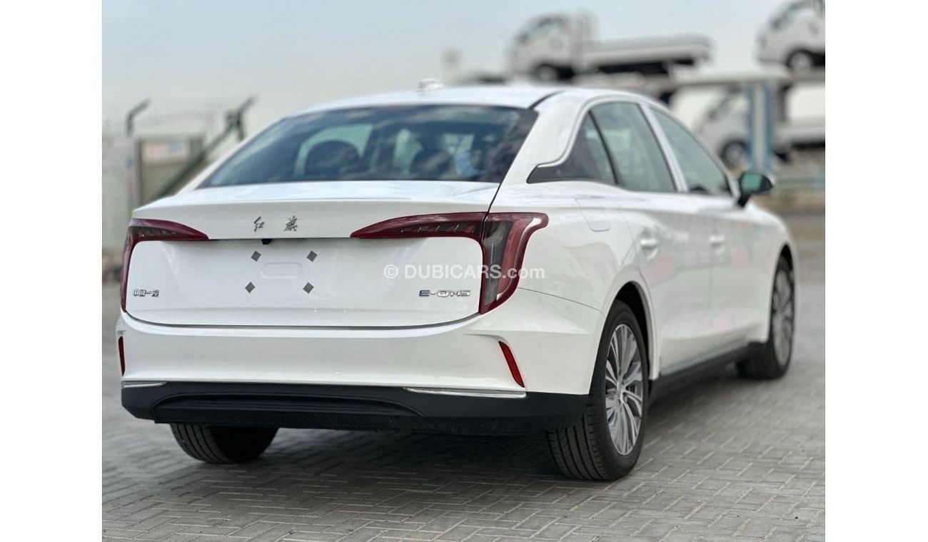 هونغشي EQM5 HONGQI E-QM5 LUXURY