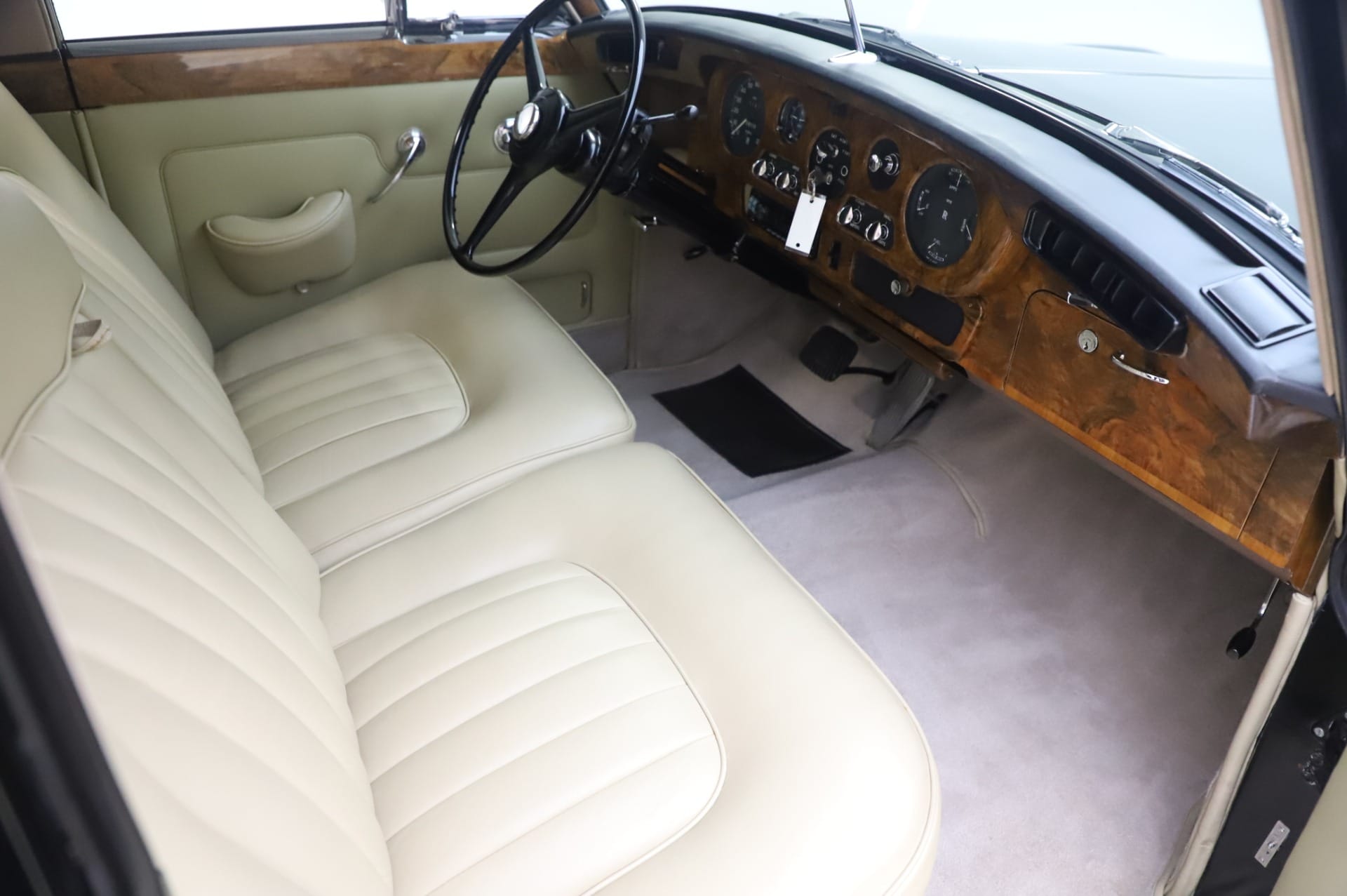 Rolls-Royce Silver Cloud interior - Cockpit