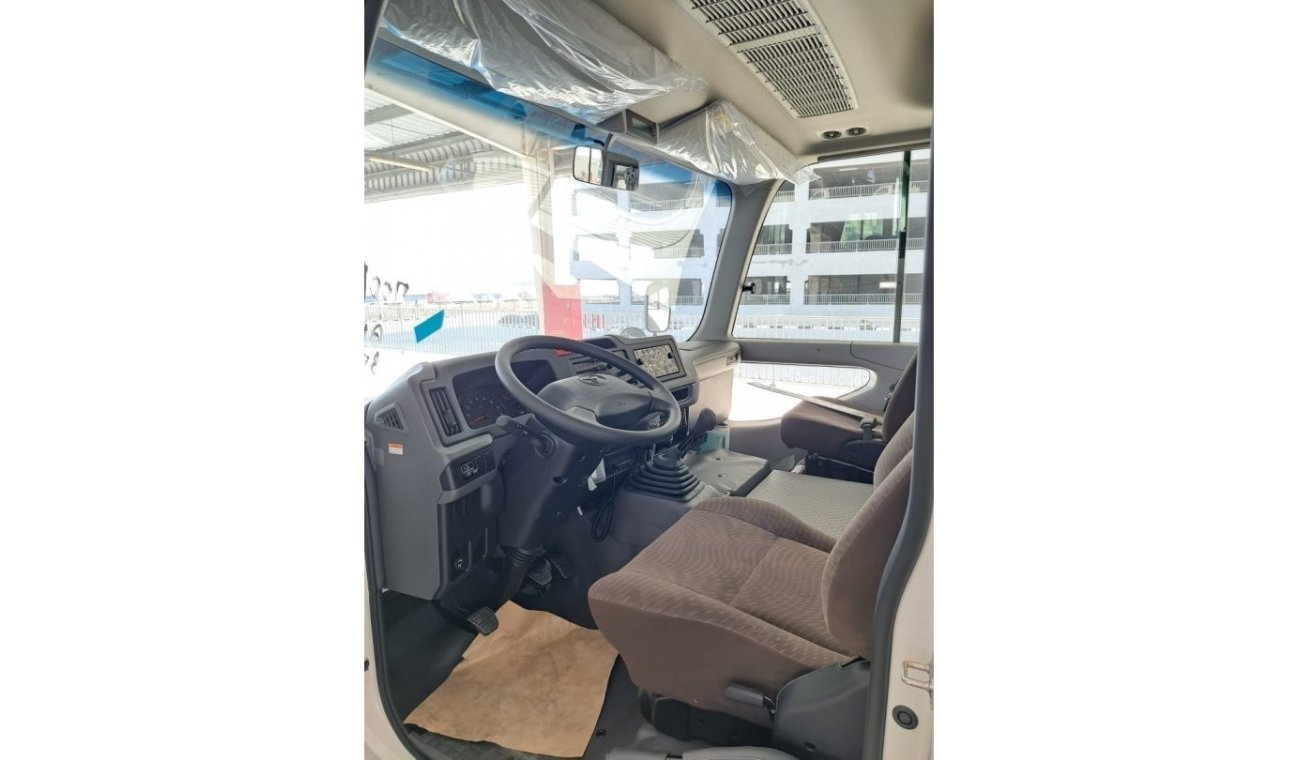 تويوتا كوستر Toyota Coaster 4.2 Diesel 23seater