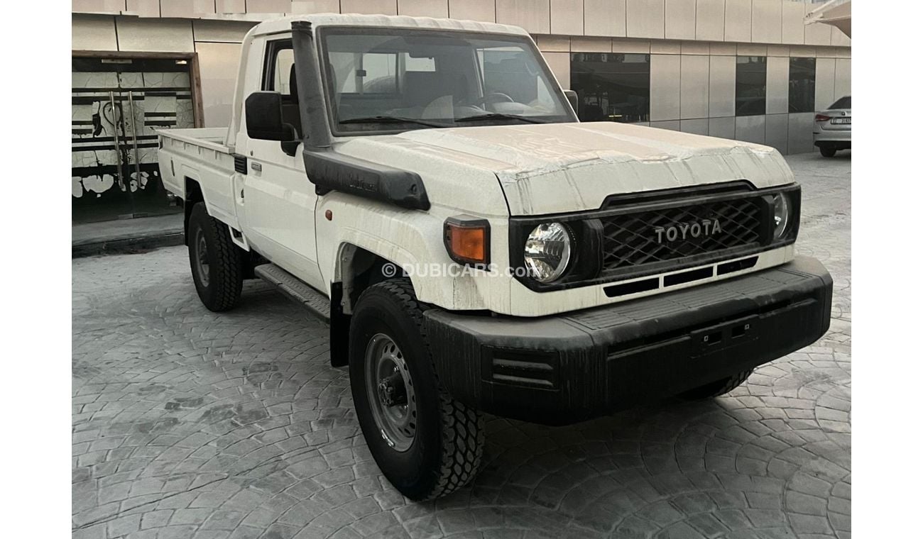 تويوتا لاند كروزر بيك آب SINGLE CABIN 2.8L DIESEL A/T