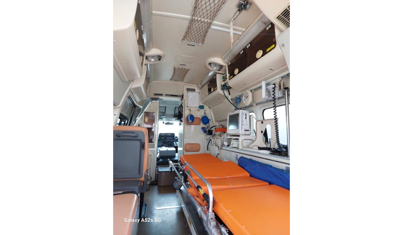 Toyota Hiace Toyota Hiace TOYOTA AMBULANCE (VAN) -2015-CC 2700 PETROL RHD AUTO