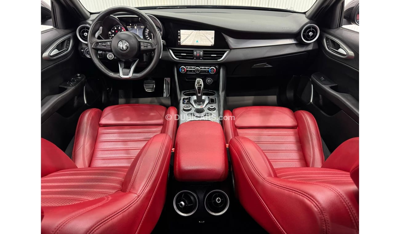 ألفا روميو جوليا 2023 Alfa Romeo Giulia Q2 Veloce, 2027 Alfa Romeo Warranty + Service Pack, Low Kms, GCC