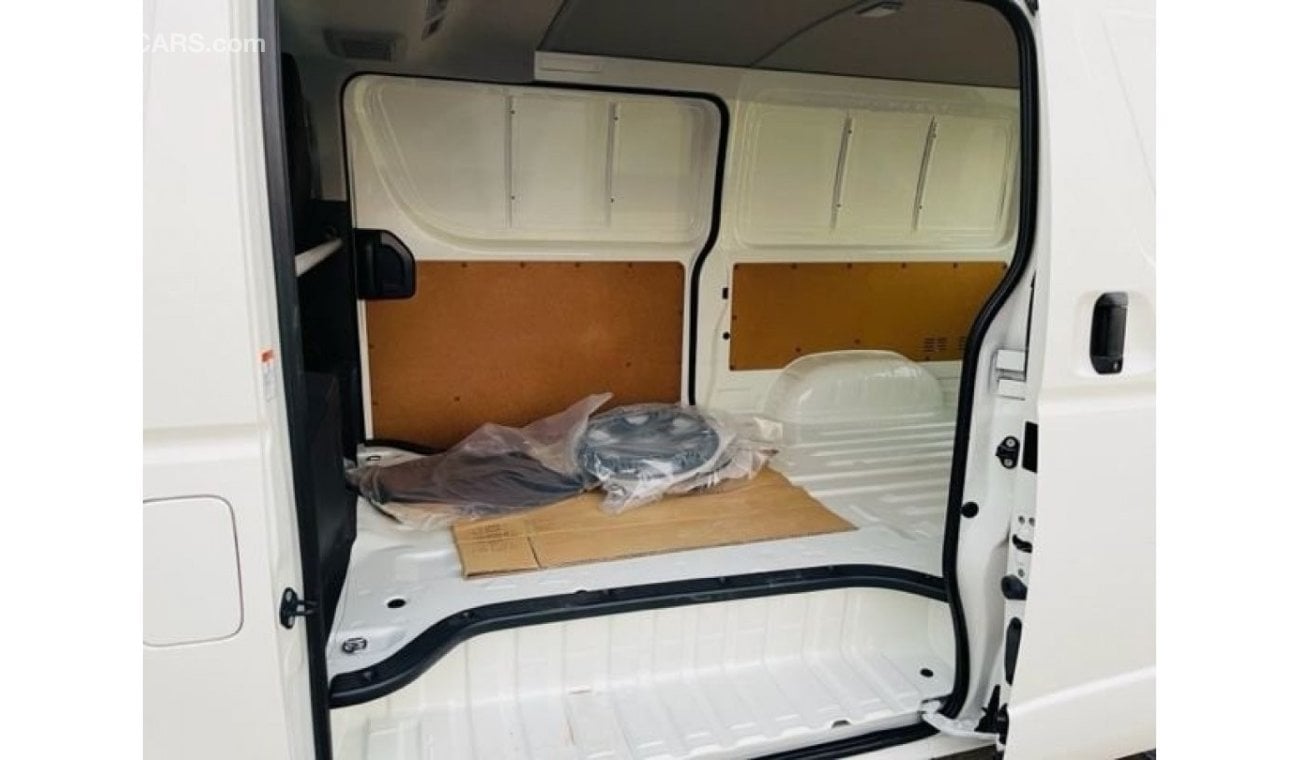 Toyota Hiace 2.5L CARGO STD ROOF