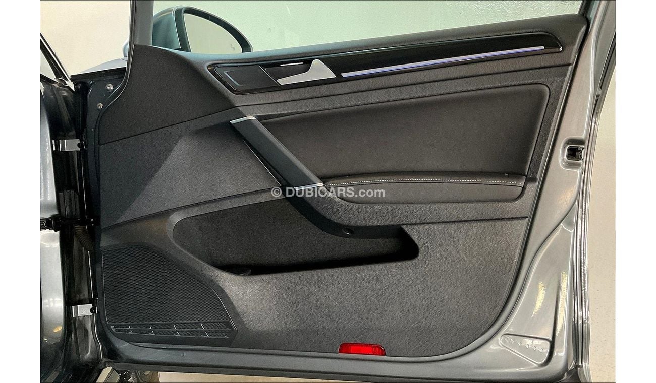 Volkswagen Golf R - Cloth w/sunroof