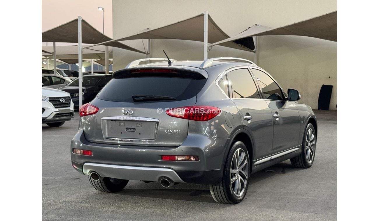 إنفينيتي QX50 2.0T Luxe (FWD)