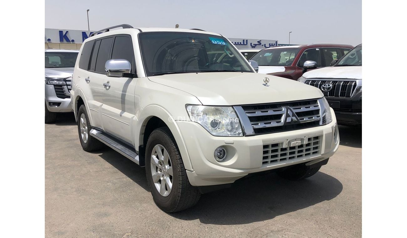 Mitsubishi Pajero 3.5L PETROL / DRIVER POWER SEAT / LEATHER SEATS / FULL OPTION (CODE # 72260)