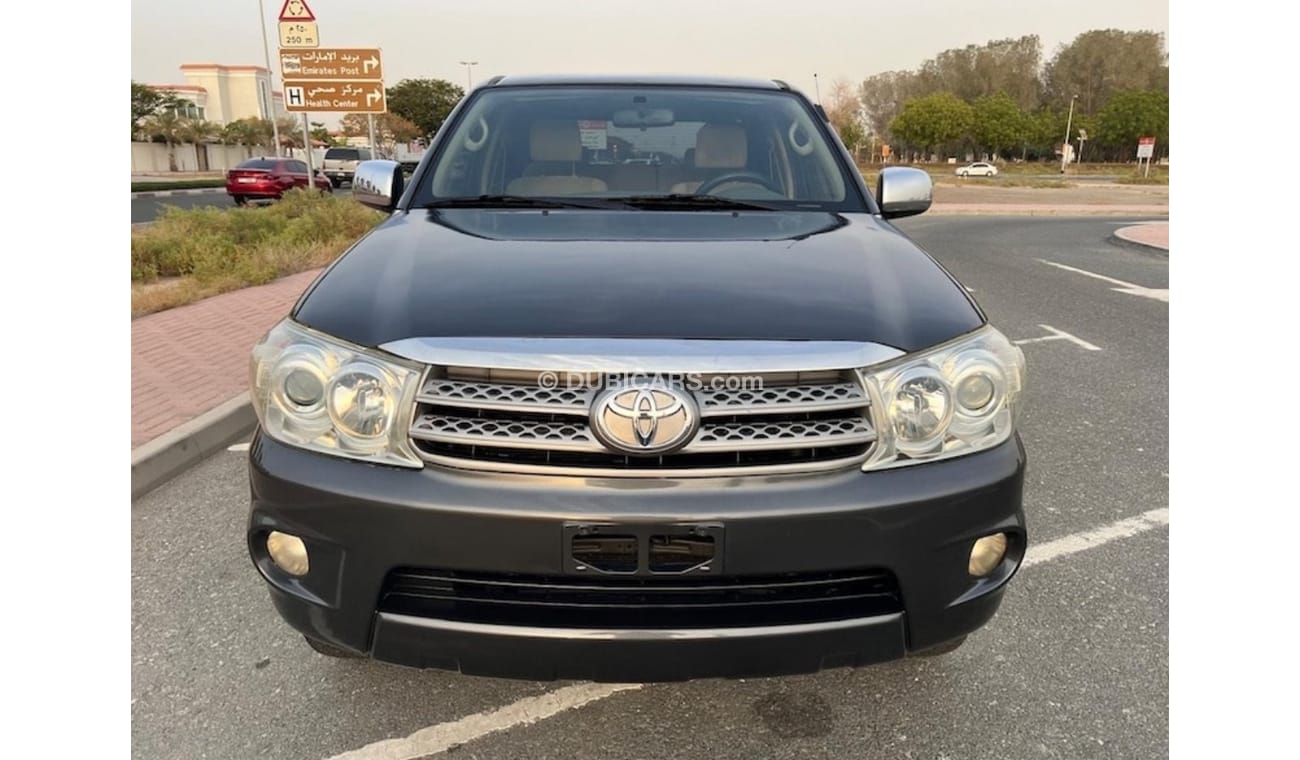 تويوتا فورتونر Toyota Fortuner 2010 V4 2.7 petrol left hand drive