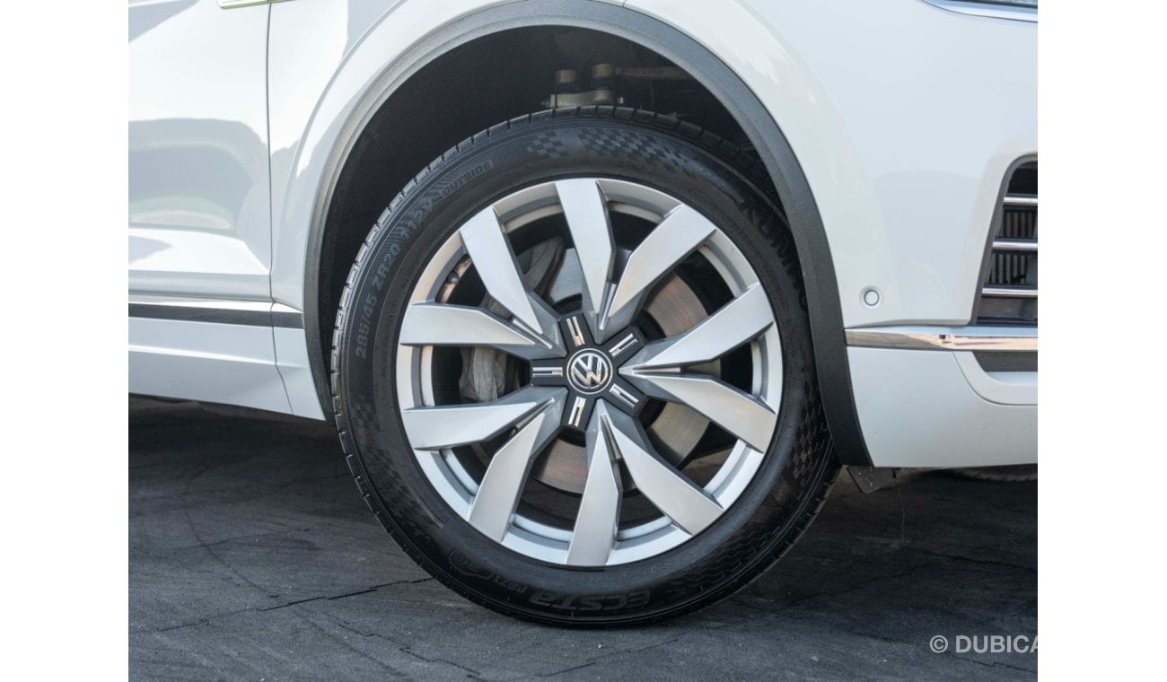 Volkswagen Touareg AED 1,730 PM • TOUAREG 3.6L V6 HIGHLINE • 1 YEAR FREE WARRANTY AND SERVICE PLAN • PRISTINE CONDITION