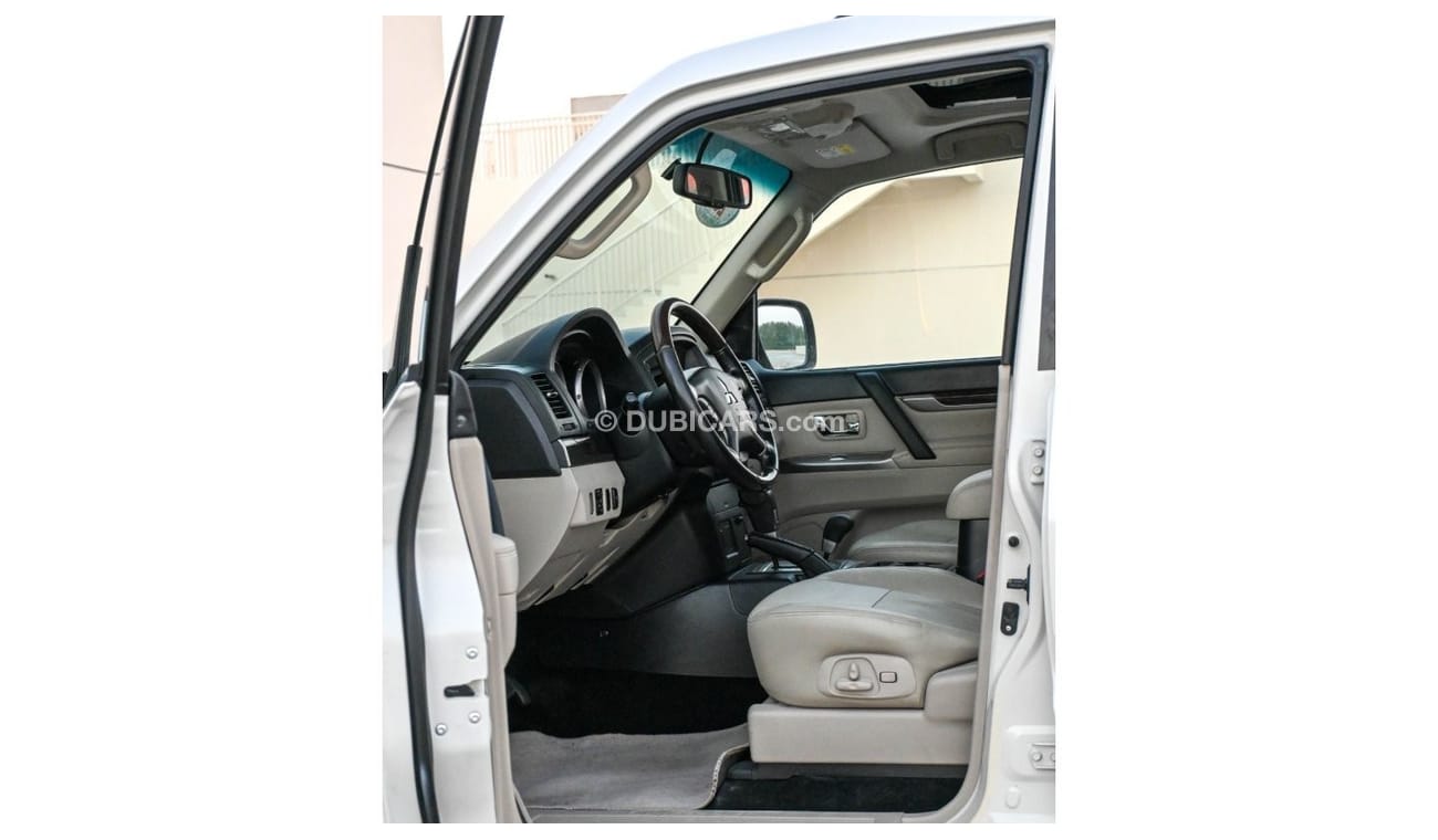 Mitsubishi Pajero GLS Top Mitsubishi Pajero 2013 GCC in excellent condition, inside and out