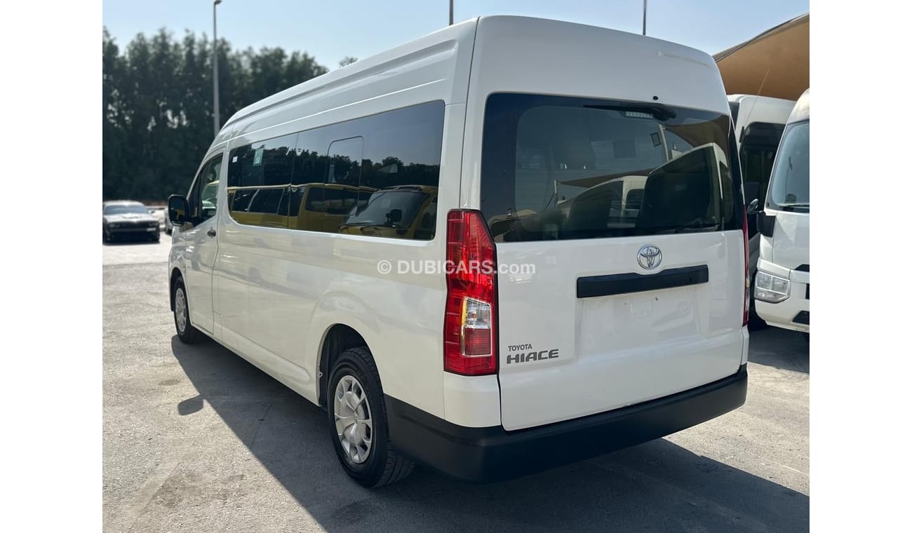 Toyota Hiace GL -High Roof Commuter 3.5L M/T