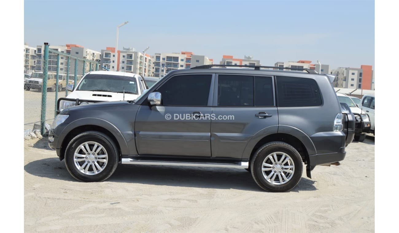 Mitsubishi Pajero Full option clean car accident free