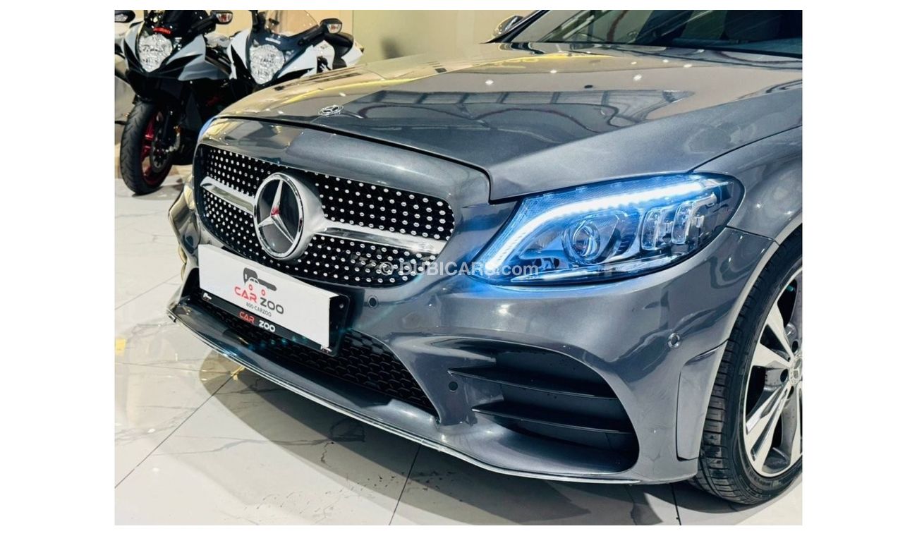 مرسيدس بنز C 300 لاكجري