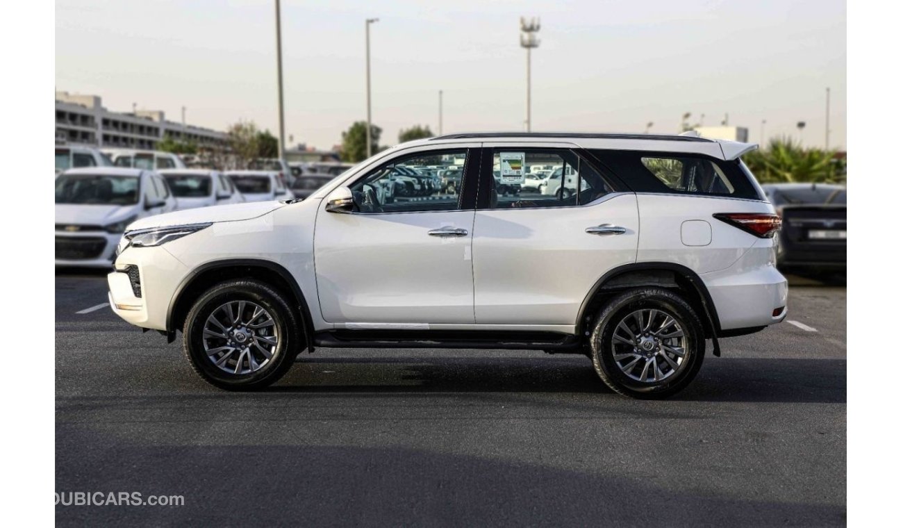 تويوتا فورتونر Get 2023 Toyota Fortuner 4X4 2.8 18'I AL - Platinum White inside Chamois