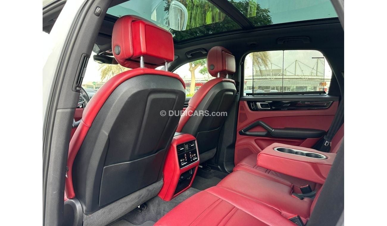 Porsche Cayenne S 2.9L (435 HP) Porsche Cayenne Platinum Edition / V6 / GCC / 2019 / Single Owner / Full Service His