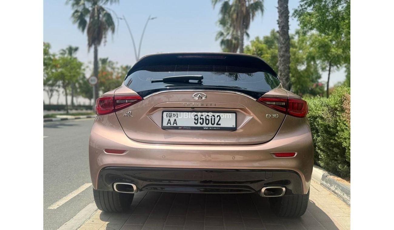 إنفينيتي Q 30 بريميوم