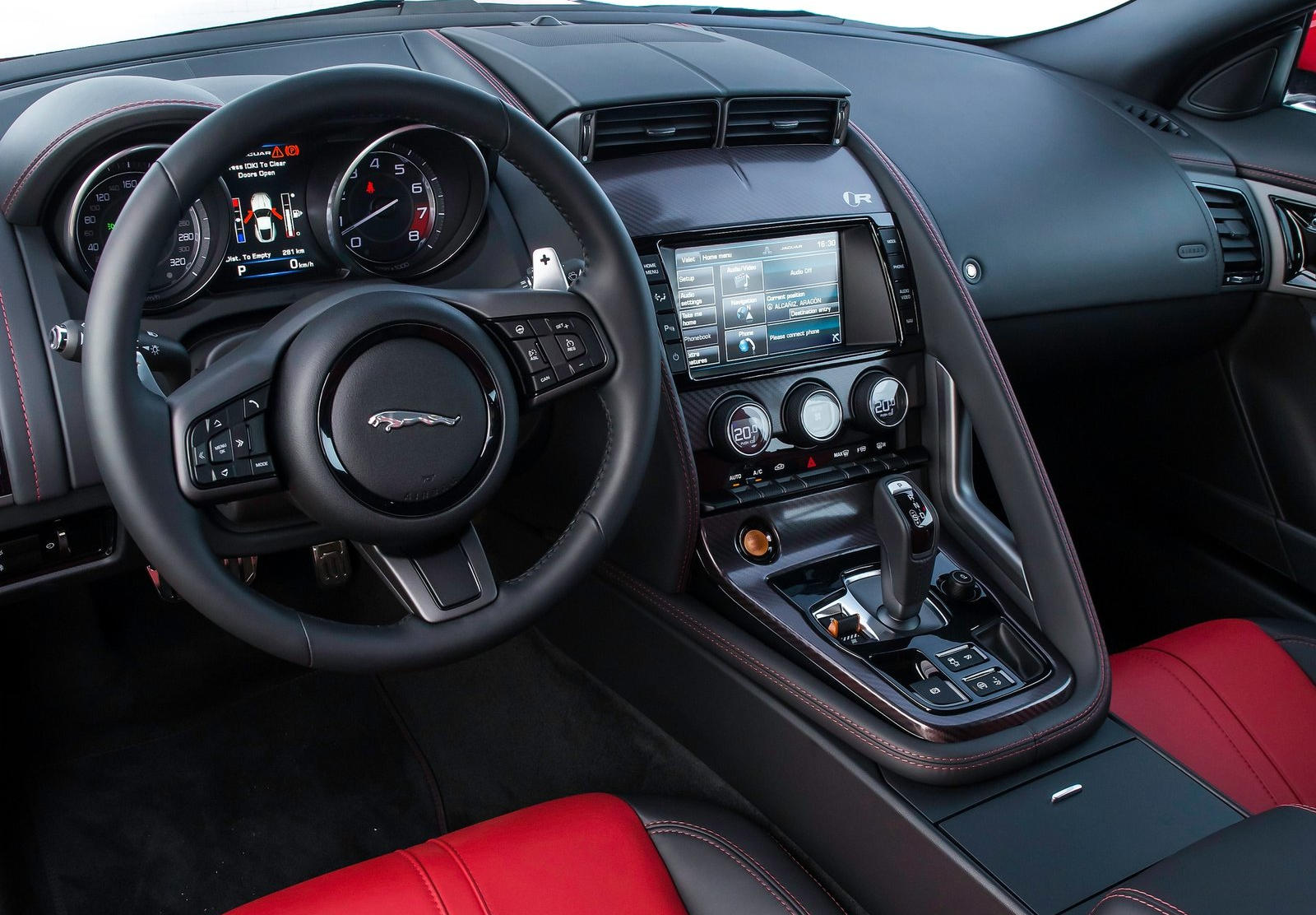 جاكوار F Type interior - Cockpit