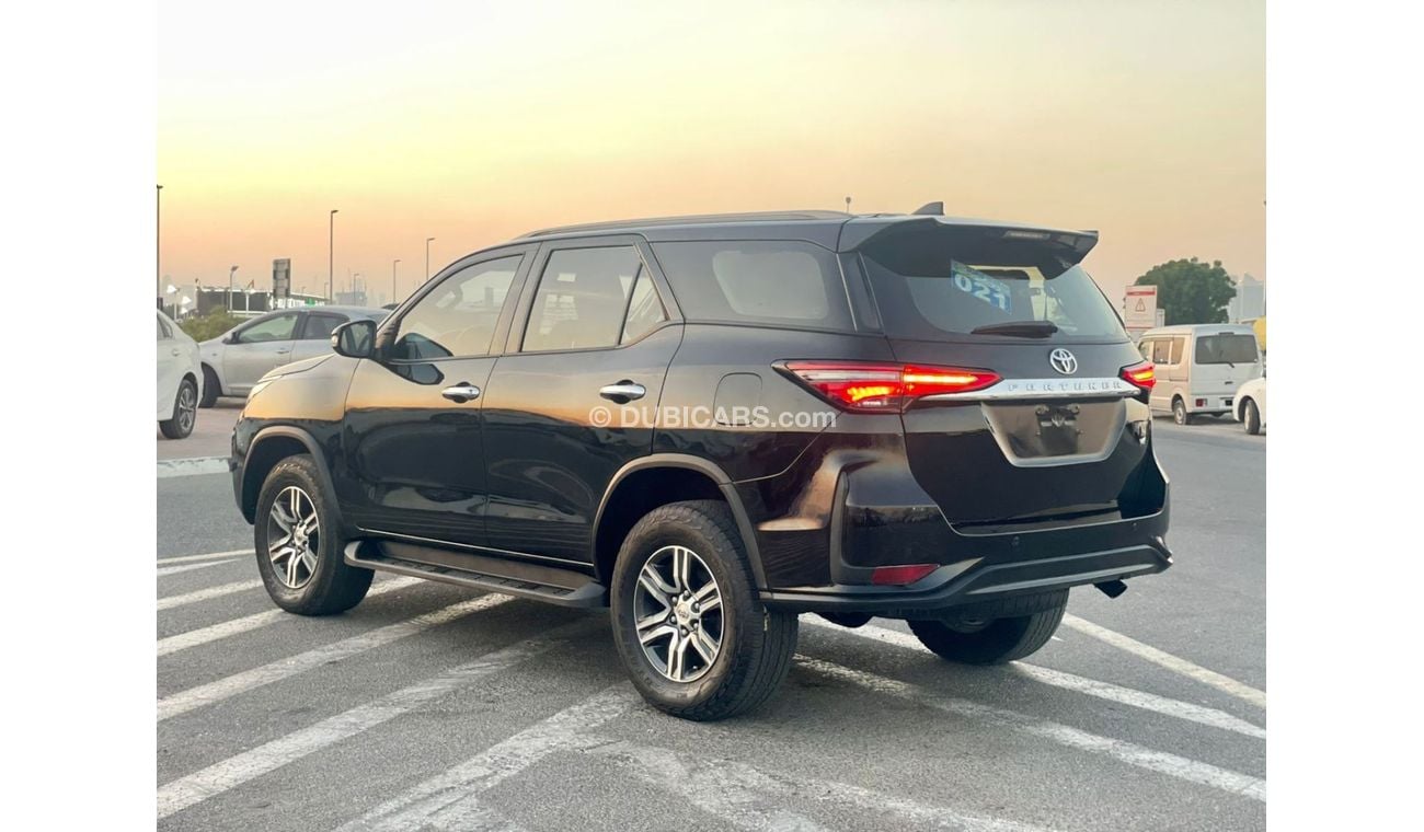 تويوتا فورتونر 2016 Toyota Fortuner GX.R 4.0L V6 - AWD 4x4 - MidOption+ 7 Seater - 74,000 km