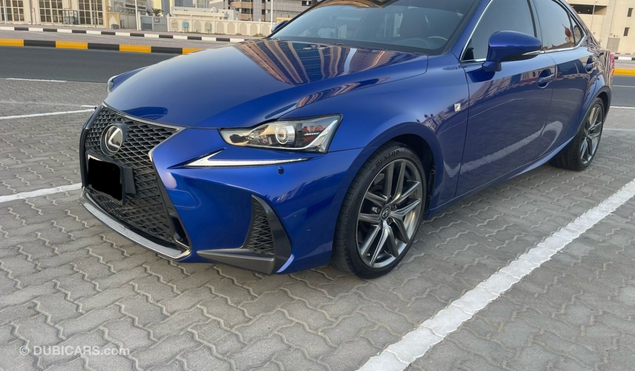 لكزس IS 300 F Sport 2.0L GCC