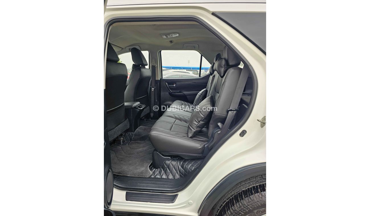 تويوتا فورتونر EXR/ V4/ 4WD/ DVD REAR CAMERA/ LEATHER SEATS/ ORG MILEAGE/1189 MONTHLY/LOT#99205