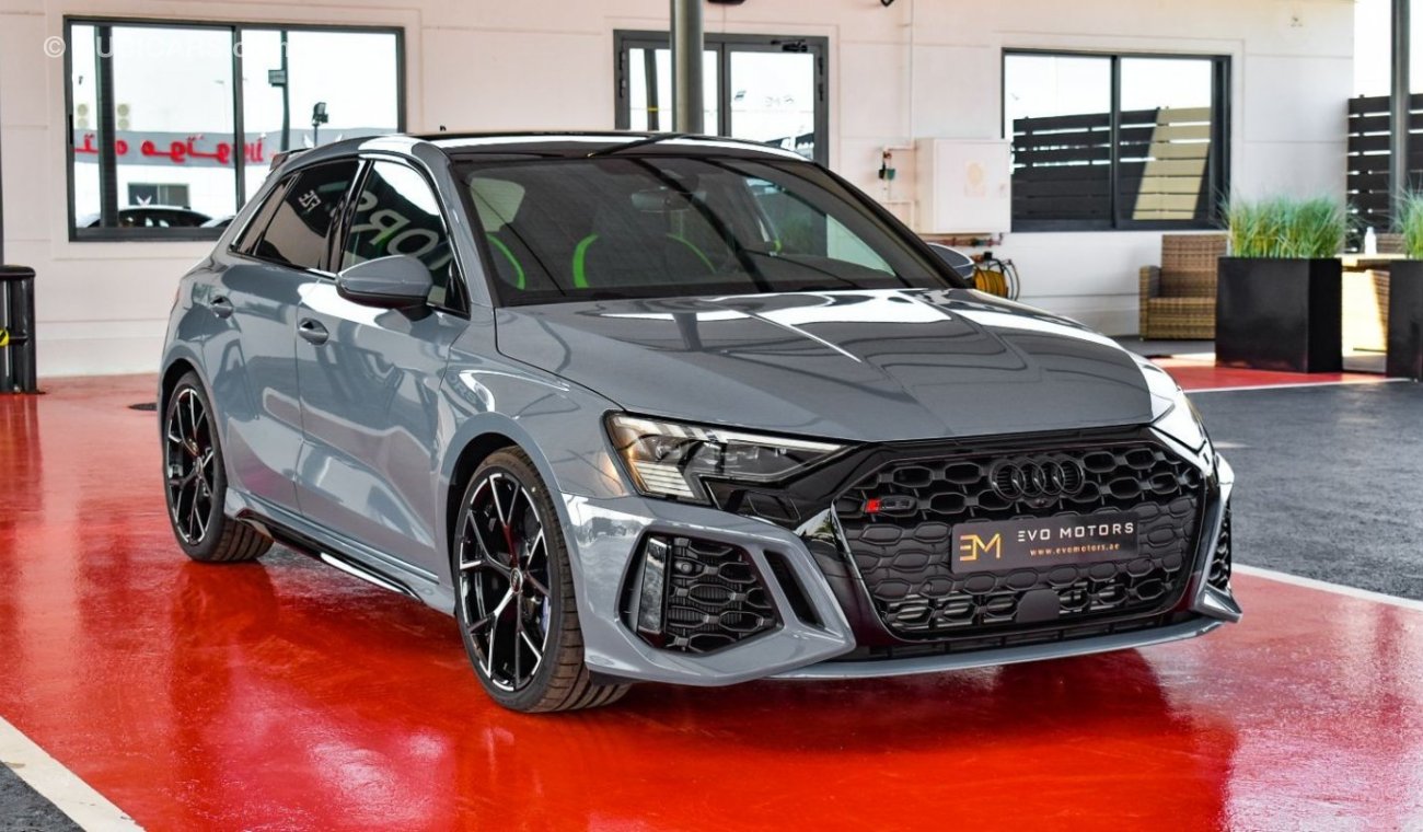 Audi RS3 Sport(Back,Exhaust)*HUD*Cruise*Panorama*BangOlufsen*CarbonSpoiler,Dash *Package(RS+G,Dynamic+,Memory