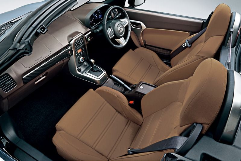 Daihatsu Copen interior - Seats