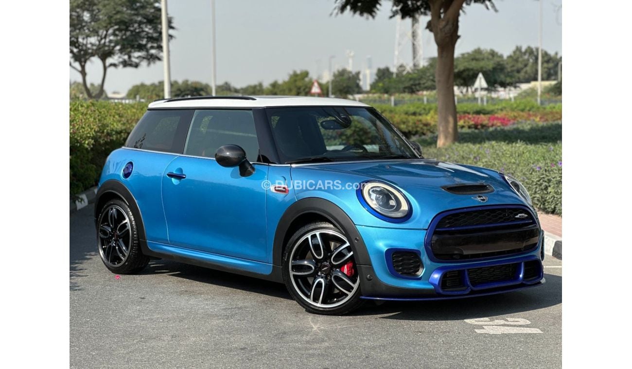 ميني جون كوبر Mini Cooper S John Cooper Works (JCW) / Schnitzer Exhaust System / GCC / 2016 / Perfect Condition