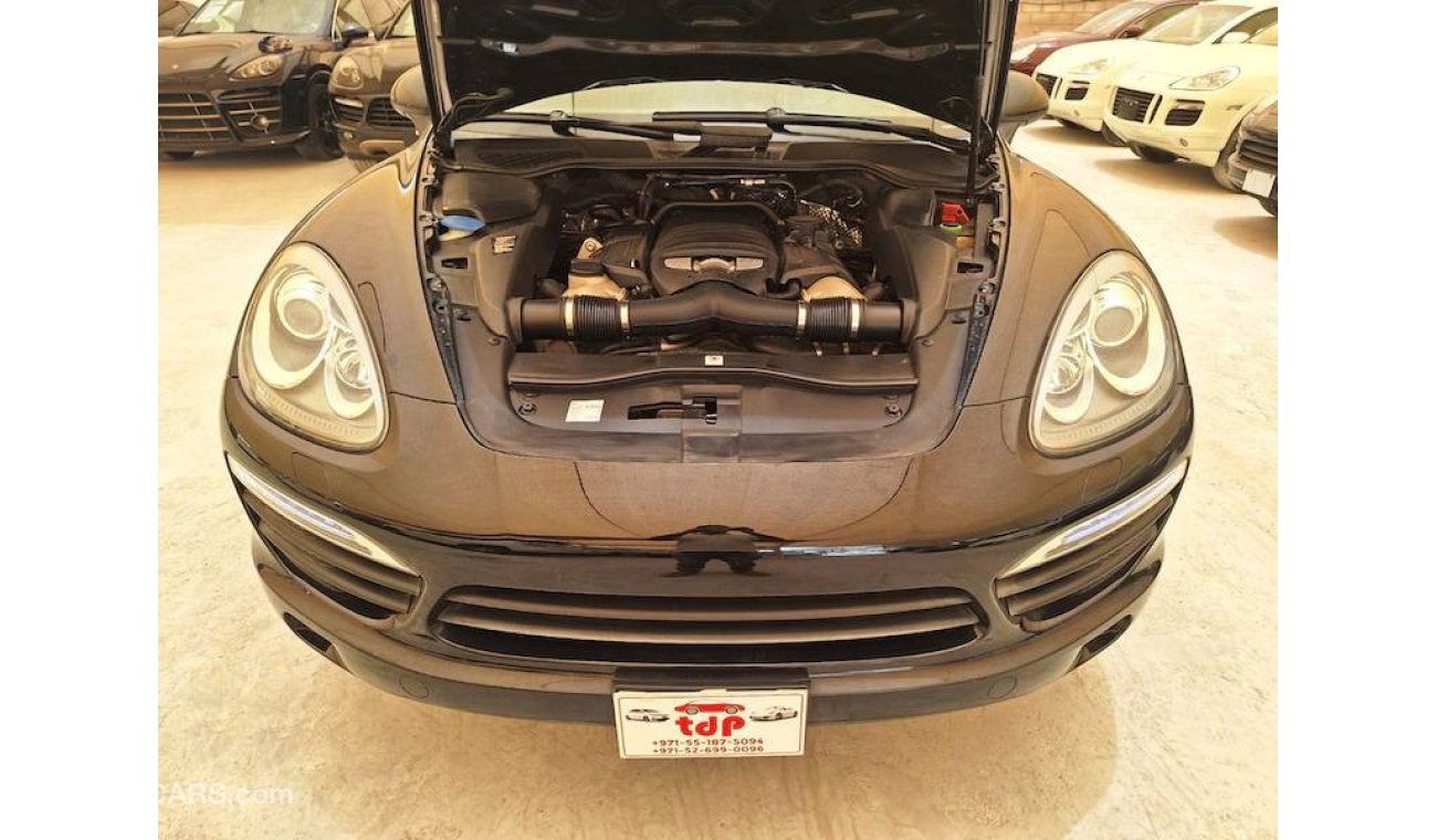 بورش كايان PORSCHE CAYENNE S 4.8L 2011 WITH SUNROOF, REAR FLIPDOWN MONITOR, DRIVE RECORDER AND 22 INCH ALLOYS