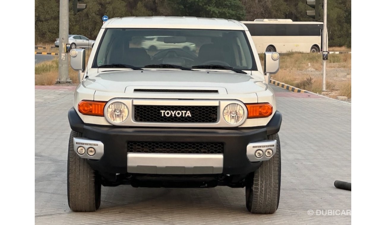 تويوتا إف جي كروزر Toyota FJ Cruiser 2022 GCC Petrol left hand Drive very excellent