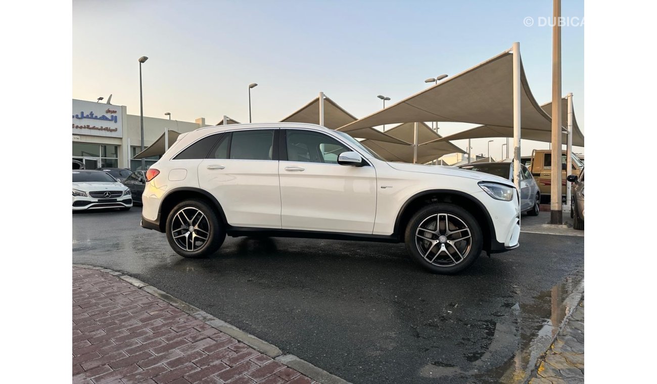 مرسيدس بنز GLC 300 35 Mercedes GLC 300 KIT AMG_American_2018_Excellent Condition _Full option