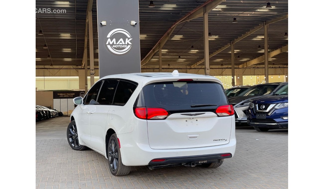 Chrysler Pacifica Touring L Pacifica Touring (S) / 7 Seats / 3.6L V6 / 2020/ Very Luxurious Car