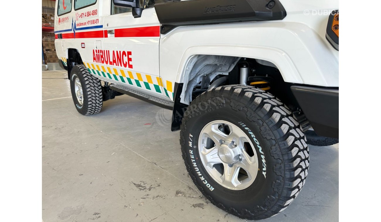 تويوتا لاند كروزر هارد توب سيارة إسعاف نوع تويوتا لاندكروزر مجهزة حسب المواصفات العالمية مع شهادات الجودة