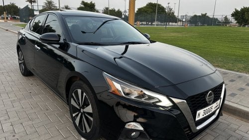 Nissan Altima SV full option with Radar