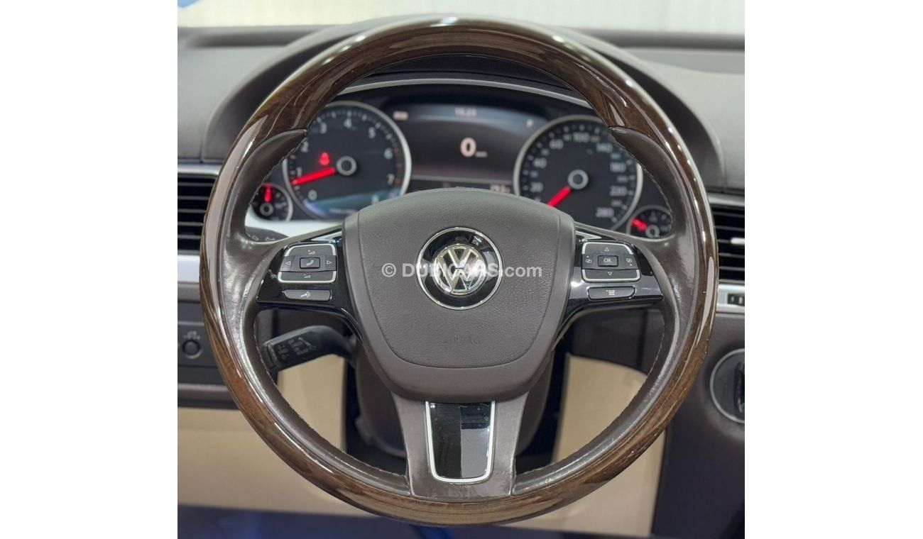 Volkswagen Touareg 2015 Volkswagen Touareg, Excellent Condition, Service History, GCC