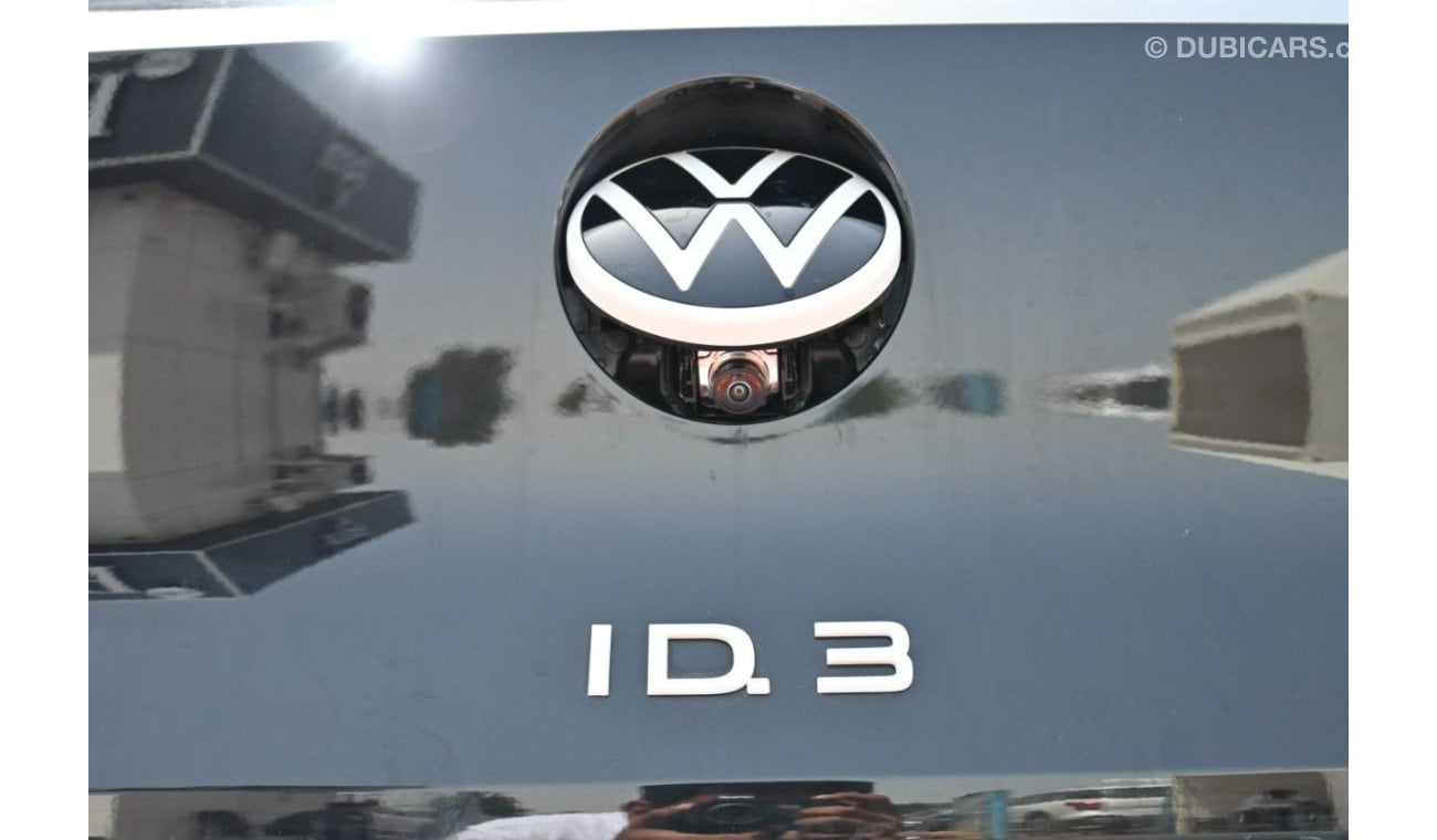 Volkswagen ID3 Volkswagen ID3 PRO, FWD, 5 Doors Features: Electric Engine, 20inch Alloy wheels, Close Panoramic Roo