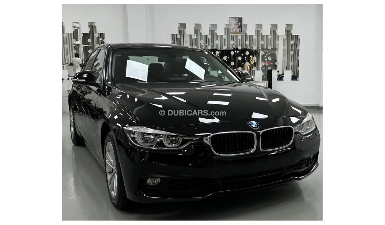 BMW 318i Executive GCC .. Low Milgea .. Perfect Condition .. Sunroof .