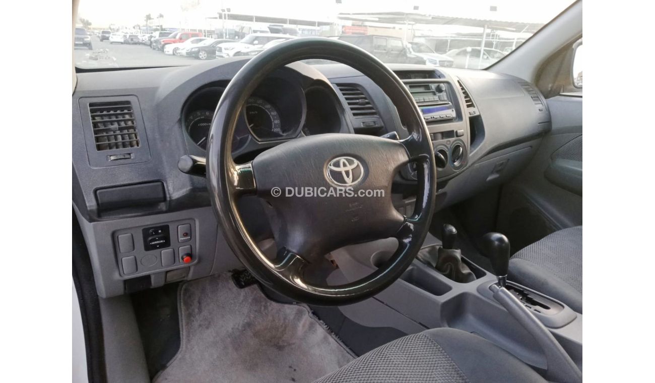 Toyota Hilux Toyota Hilux 4X4 V4 2.7L Model 2011