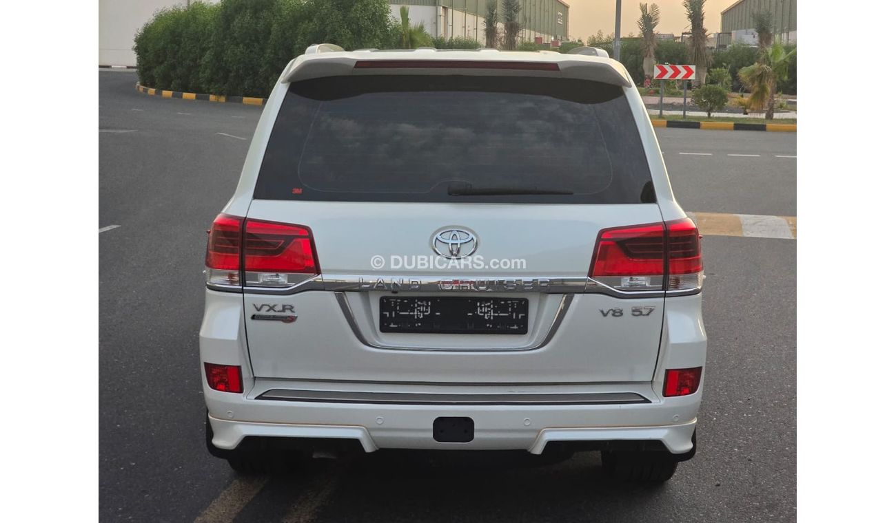 تويوتا لاند كروزر VXR 5.7L 4WD Toyota Land Cruiser VXR 5.7 S