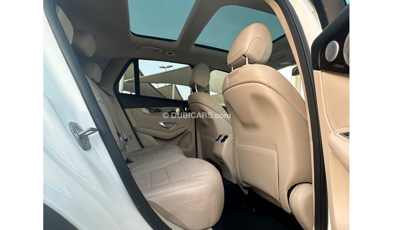 مرسيدس بنز GLC 300 Mercedes GLC 300 _American_2018_Excellent Condition _Full option