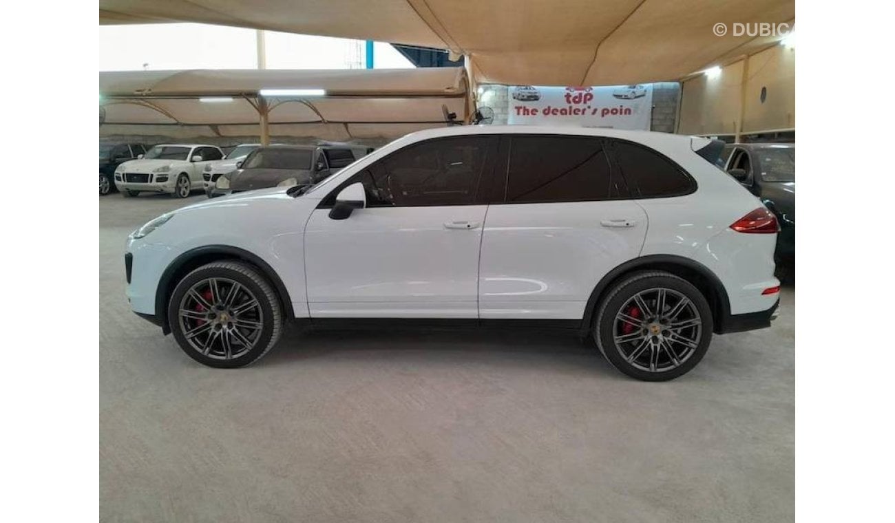 بورش كايان توربو PORSCHE CAYENNE TURBO 4.8L 2015 SPORTS CHRONO PACKAGE WITH PANORAMIC ROOF AND VERY LOW MILEAGE