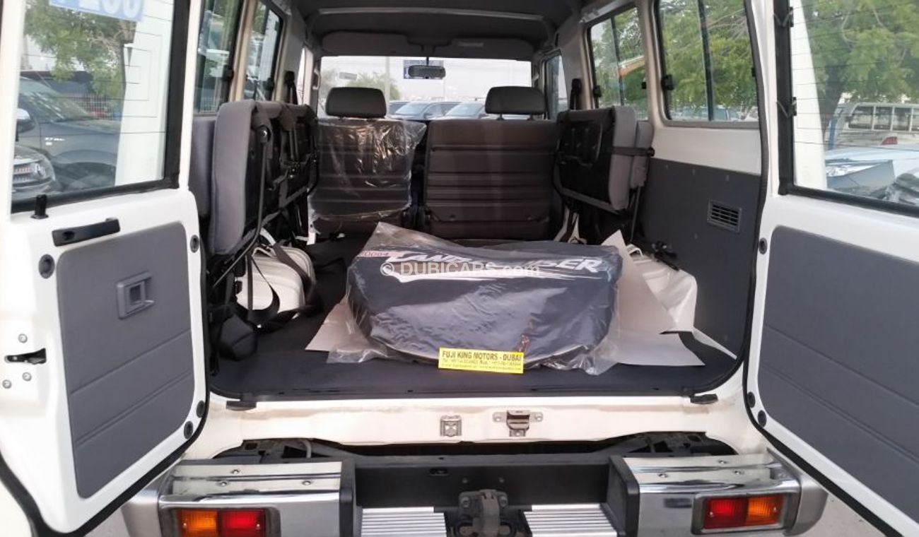 Toyota Land Cruiser Hard Top V8 3 DOOR WITH REAR SEATS 2023