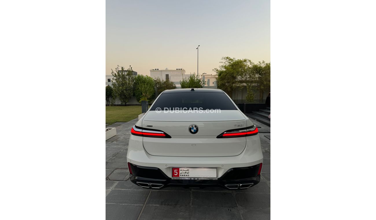 بي أم دبليو 760Li XDeive, 39,000km, GCC Specs, Abu Dhabi Motor Warrenty & Service Conttacts