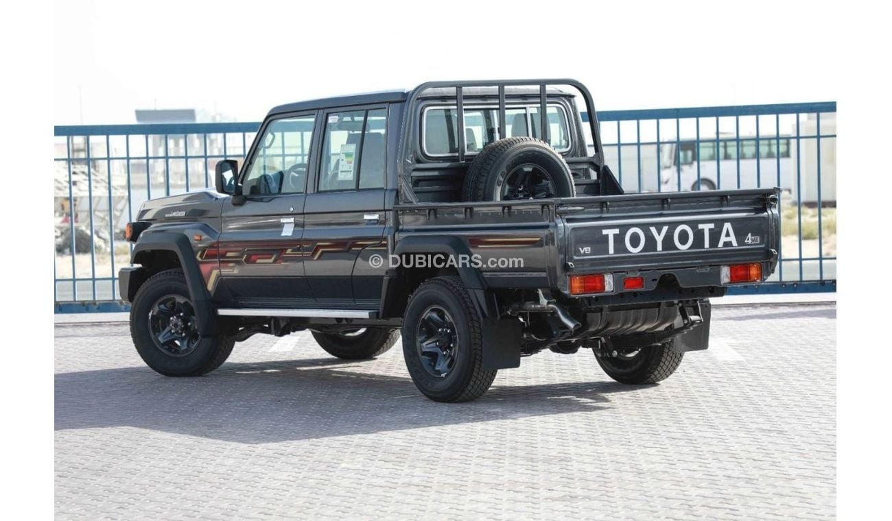 تويوتا لاند كروزر بيك آب 2024 تويوتا LC79 4X4 Double Cab 4.5 V8 - رمادي معدني من الداخل بيج | للتصدير فقط