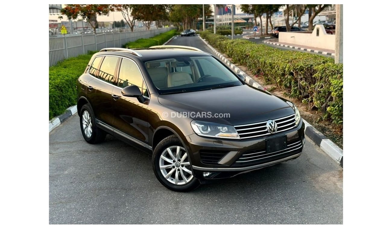 Volkswagen Touareg GCC, original paint, low mileage, clean car.